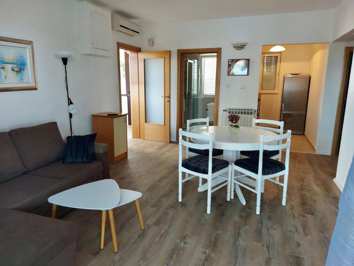 Apartments Ajka Rab Town Bagian luar foto