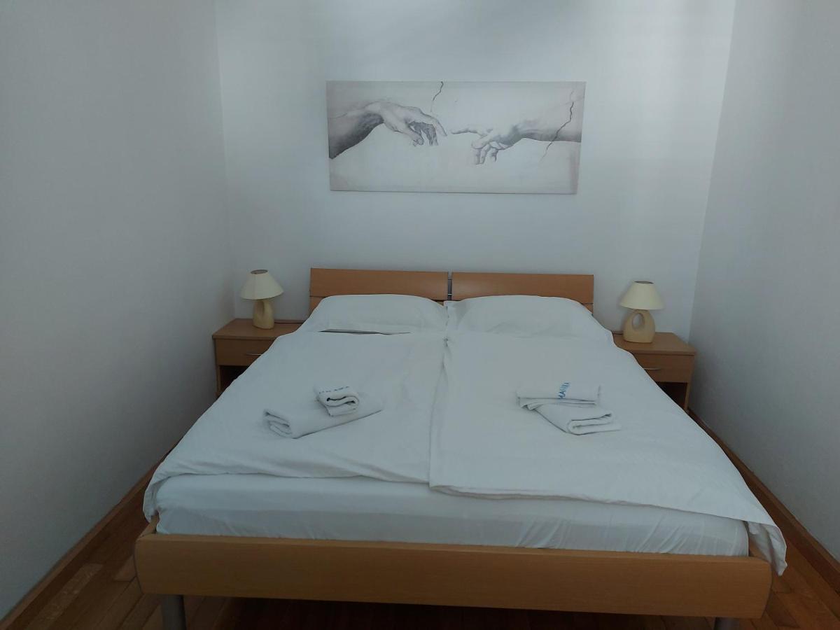 Apartments Ajka Rab Town Bagian luar foto
